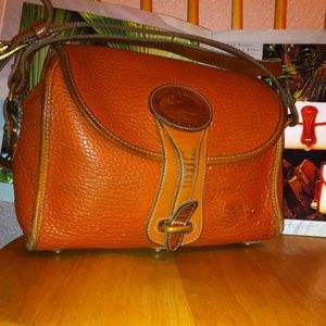 🎉🎉PM Editor's Pick🎉🎉 Medium Essex Bag R25